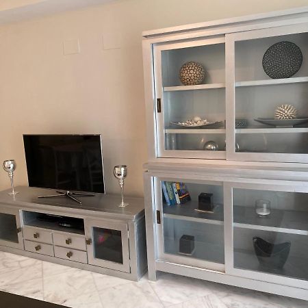 Elegant 2-Bedroom Apartment In Benidorm With Private Pool And Scenic Garden Views 卡拉德费斯特拉特 外观 照片