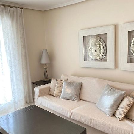 Elegant 2-Bedroom Apartment In Benidorm With Private Pool And Scenic Garden Views 卡拉德费斯特拉特 外观 照片