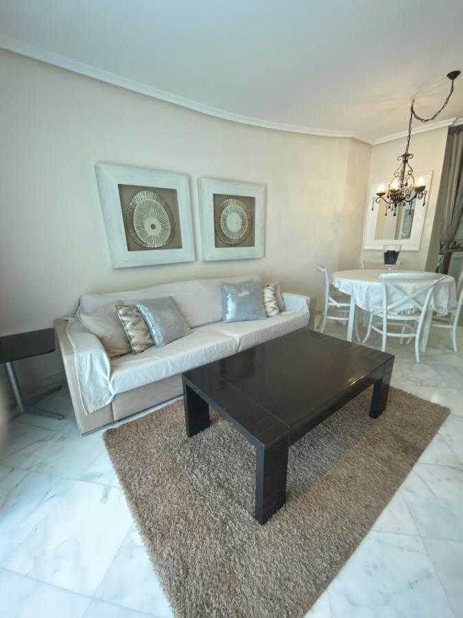 Elegant 2-Bedroom Apartment In Benidorm With Private Pool And Scenic Garden Views 卡拉德费斯特拉特 外观 照片