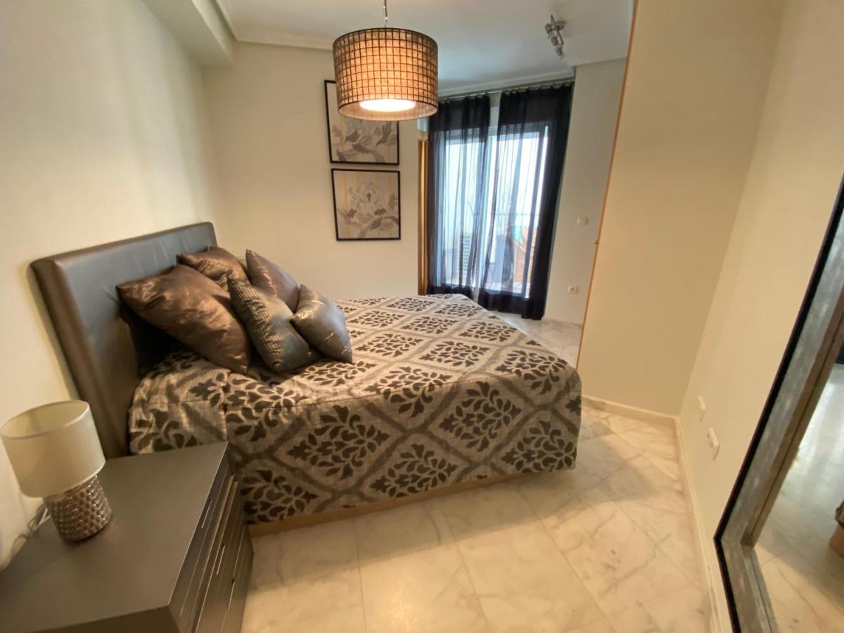 Elegant 2-Bedroom Apartment In Benidorm With Private Pool And Scenic Garden Views 卡拉德费斯特拉特 外观 照片
