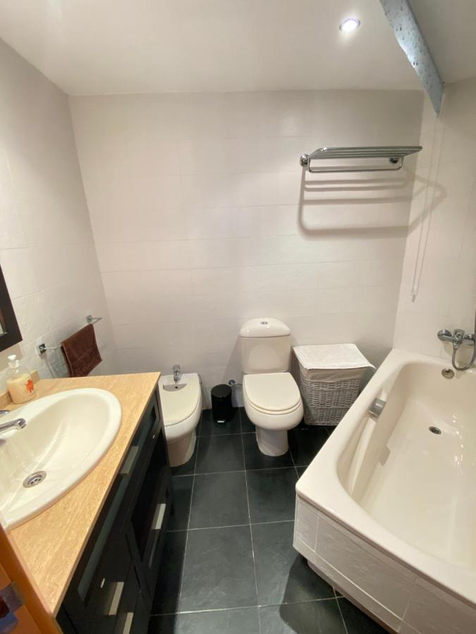Elegant 2-Bedroom Apartment In Benidorm With Private Pool And Scenic Garden Views 卡拉德费斯特拉特 外观 照片