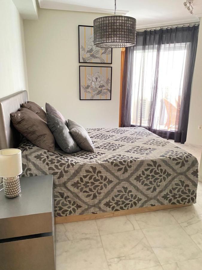 Elegant 2-Bedroom Apartment In Benidorm With Private Pool And Scenic Garden Views 卡拉德费斯特拉特 外观 照片