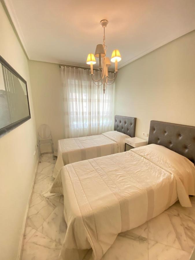 Elegant 2-Bedroom Apartment In Benidorm With Private Pool And Scenic Garden Views 卡拉德费斯特拉特 外观 照片