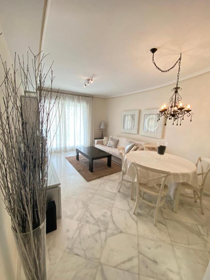 Elegant 2-Bedroom Apartment In Benidorm With Private Pool And Scenic Garden Views 卡拉德费斯特拉特 外观 照片