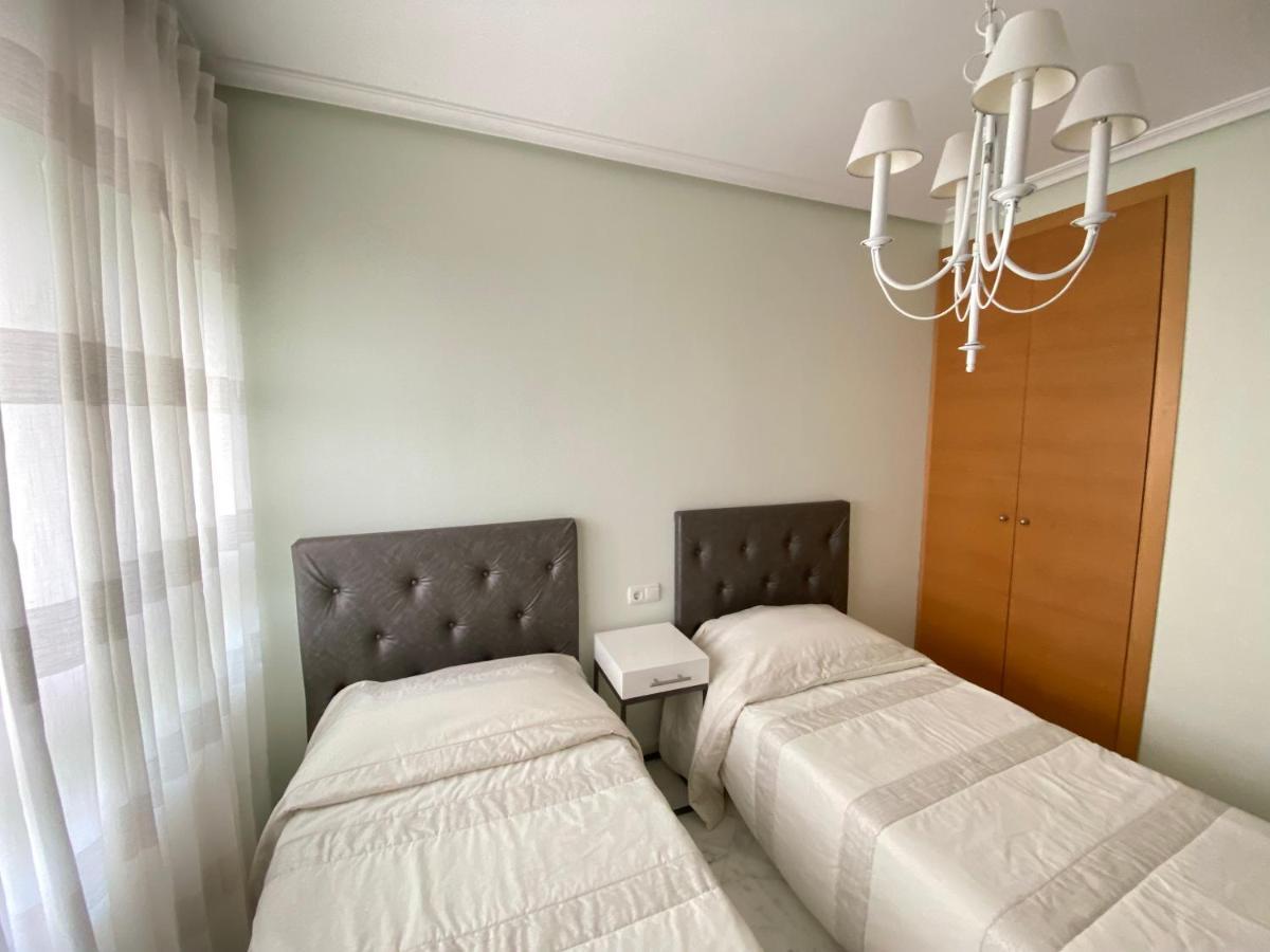 Elegant 2-Bedroom Apartment In Benidorm With Private Pool And Scenic Garden Views 卡拉德费斯特拉特 外观 照片