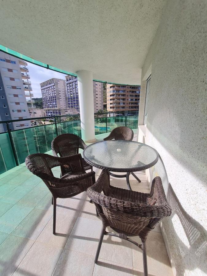 Elegant 2-Bedroom Apartment In Benidorm With Private Pool And Scenic Garden Views 卡拉德费斯特拉特 外观 照片